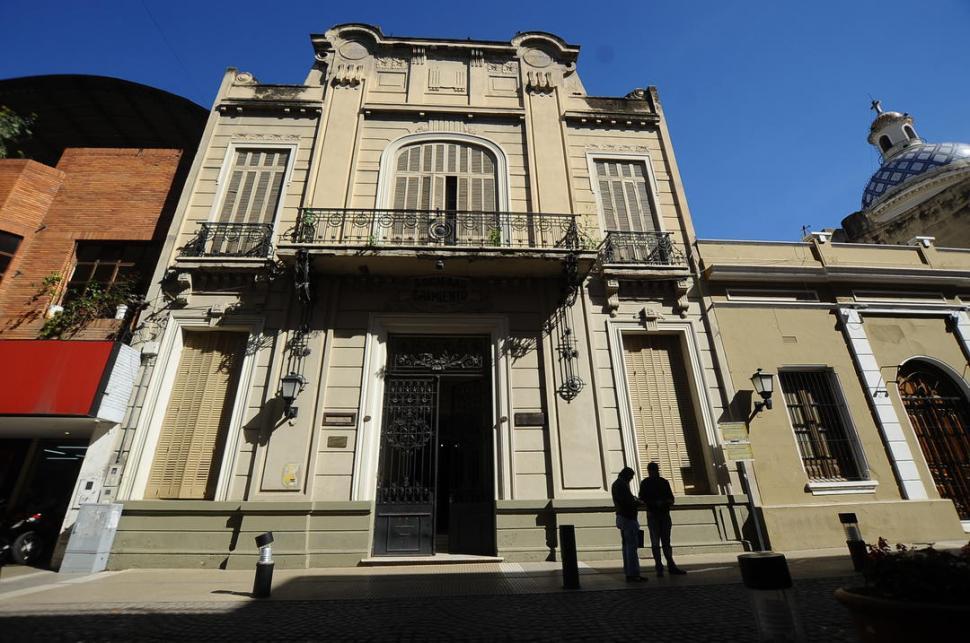 SOCIEDAD Y BIBLIOTECA SARMIENTO